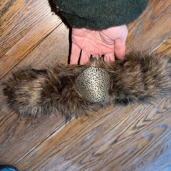 Faux fur fuzzy adjustable belt with 3" round metal buckle/new /L - Picture 1 of 3